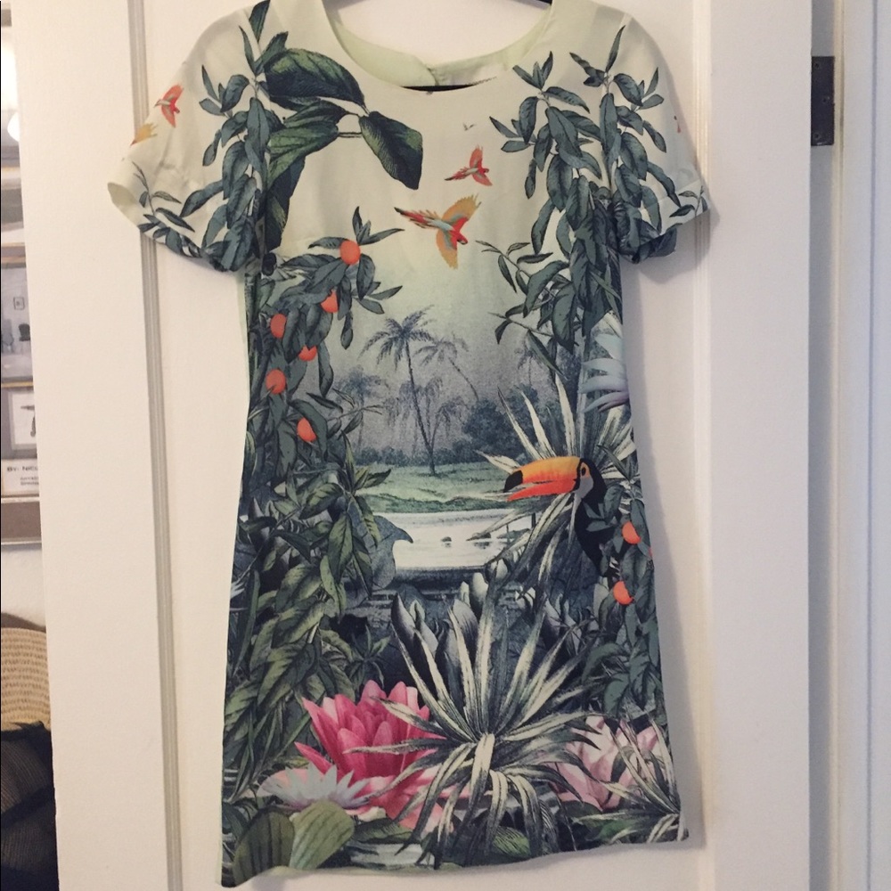 H&M’s Tropical Party Dress 🏖